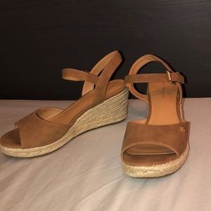 Very lightly worn Tommy Hilfiger wedge sandals.